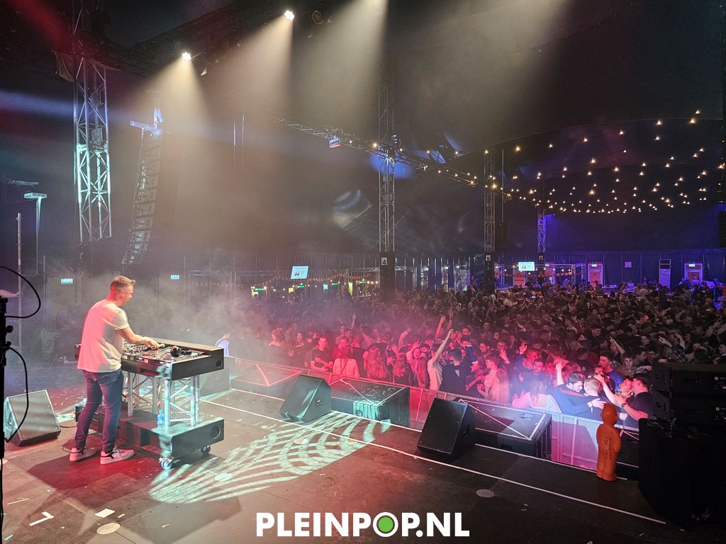 Zondag D I V.        (33)